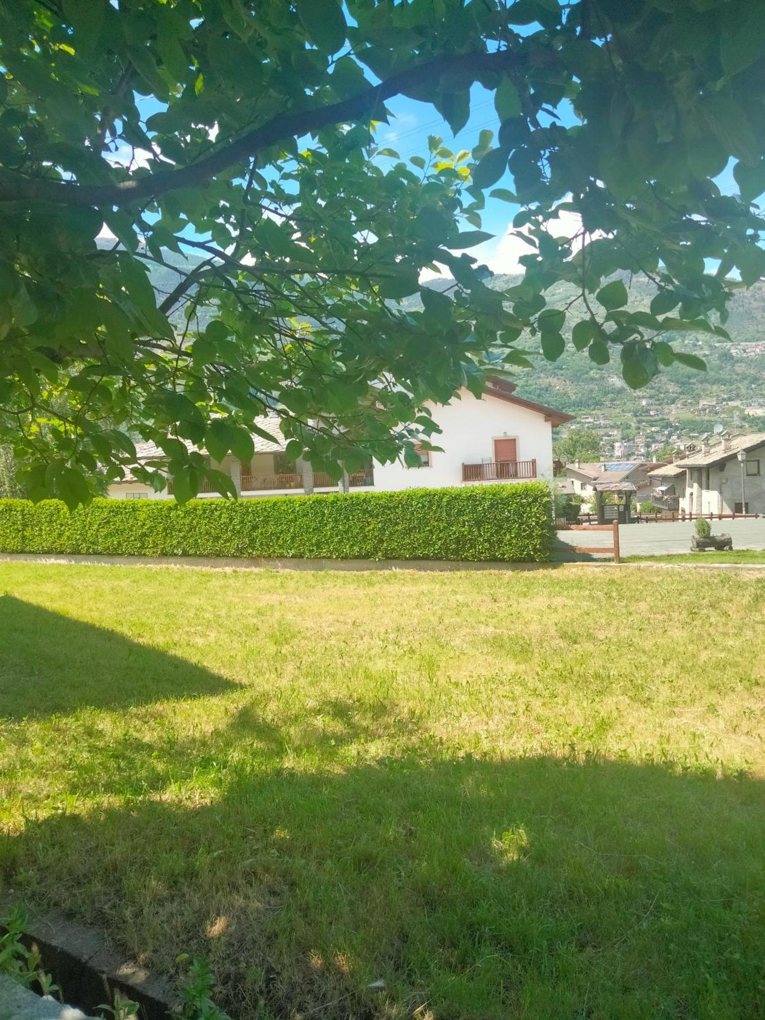 Appartamento Signorile Con Giardino Аоста Екстериор снимка